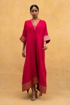 Jayanti Reddy Pink Embellished Kaftan With A Benarasi Border