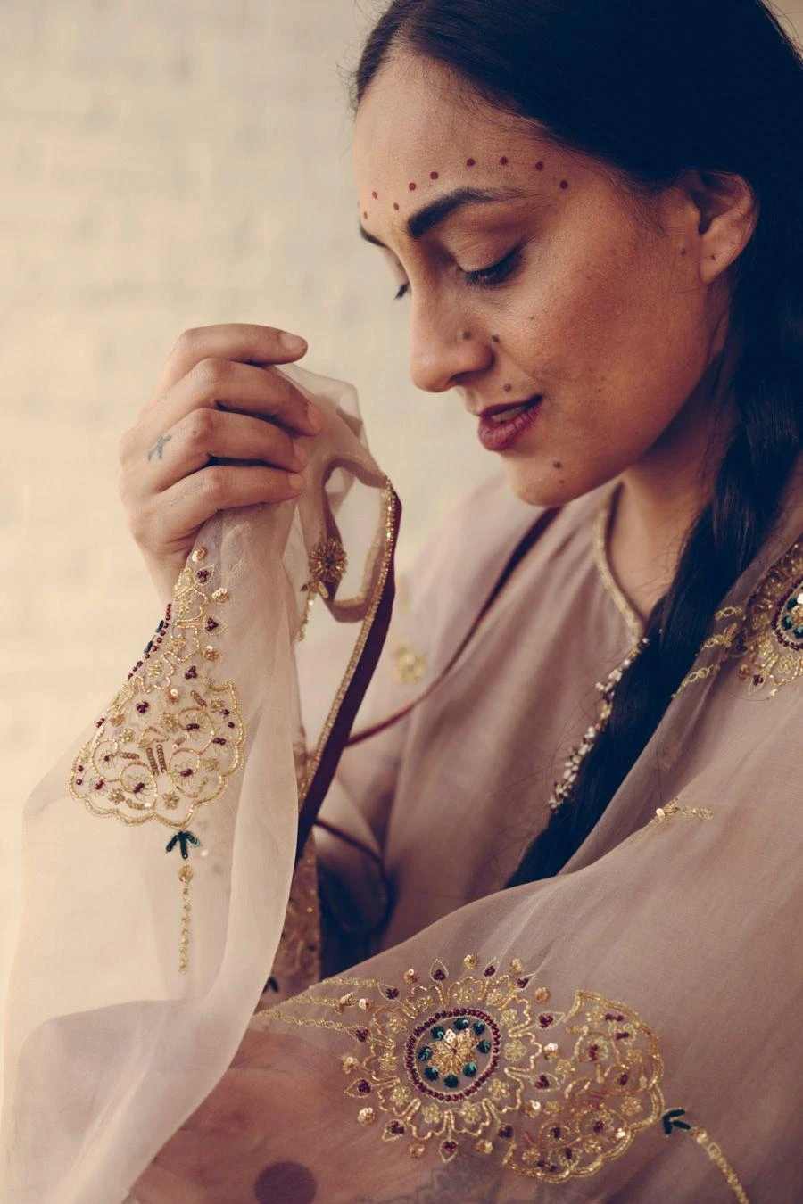 Sarang Kaur Grey Nayantara Stole 4 Sarang Kaur Grey Nayantara Stole - Image 2