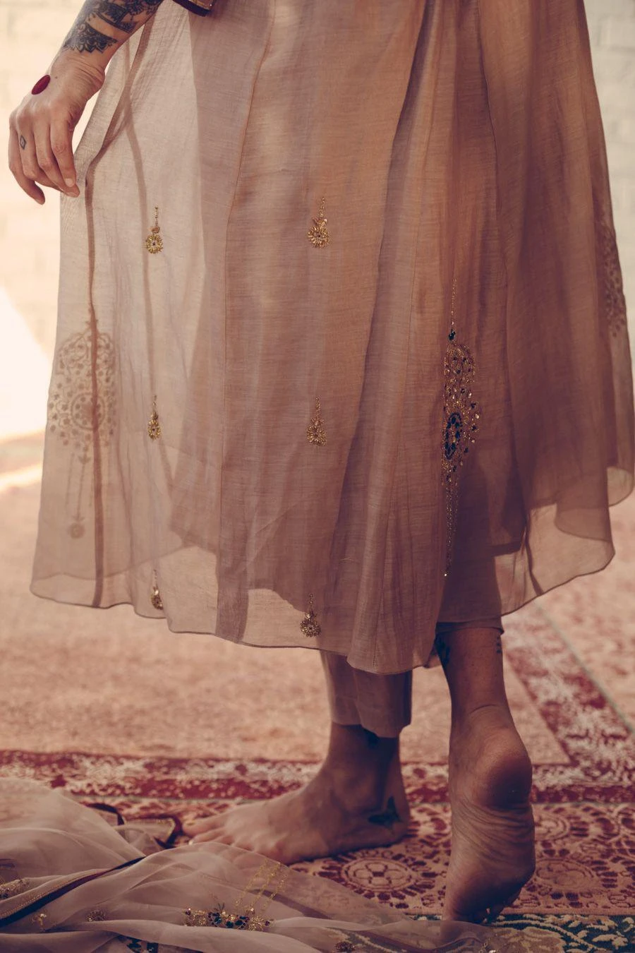 Sarang Kaur Grey Nayantara Stole 7 Sarang Kaur Grey Nayantara Stole - Image 5