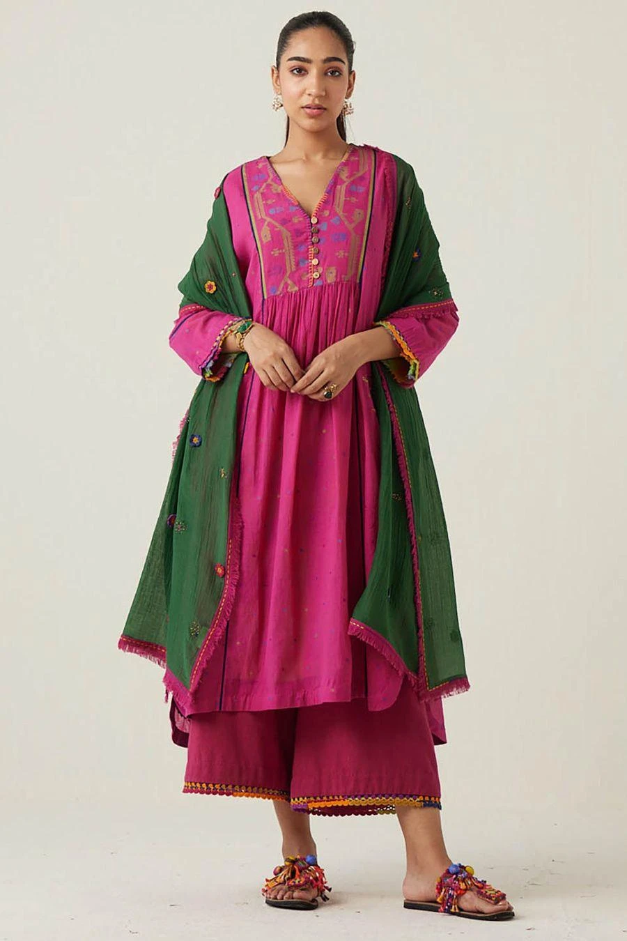 Sunira Designs Green Gulzaar Frayed Stole 3 Sunira Designs Green Gulzaar Frayed Stole