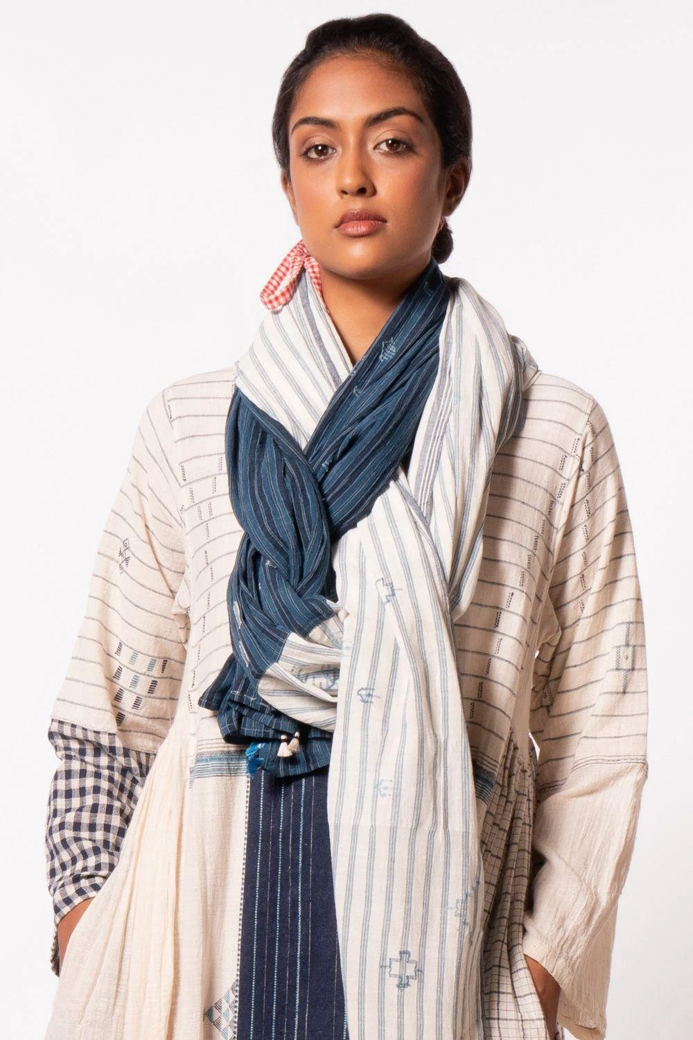 Injiri White & Blue Printed Scarf 4 Injiri White & Blue Printed Scarf - Image 2