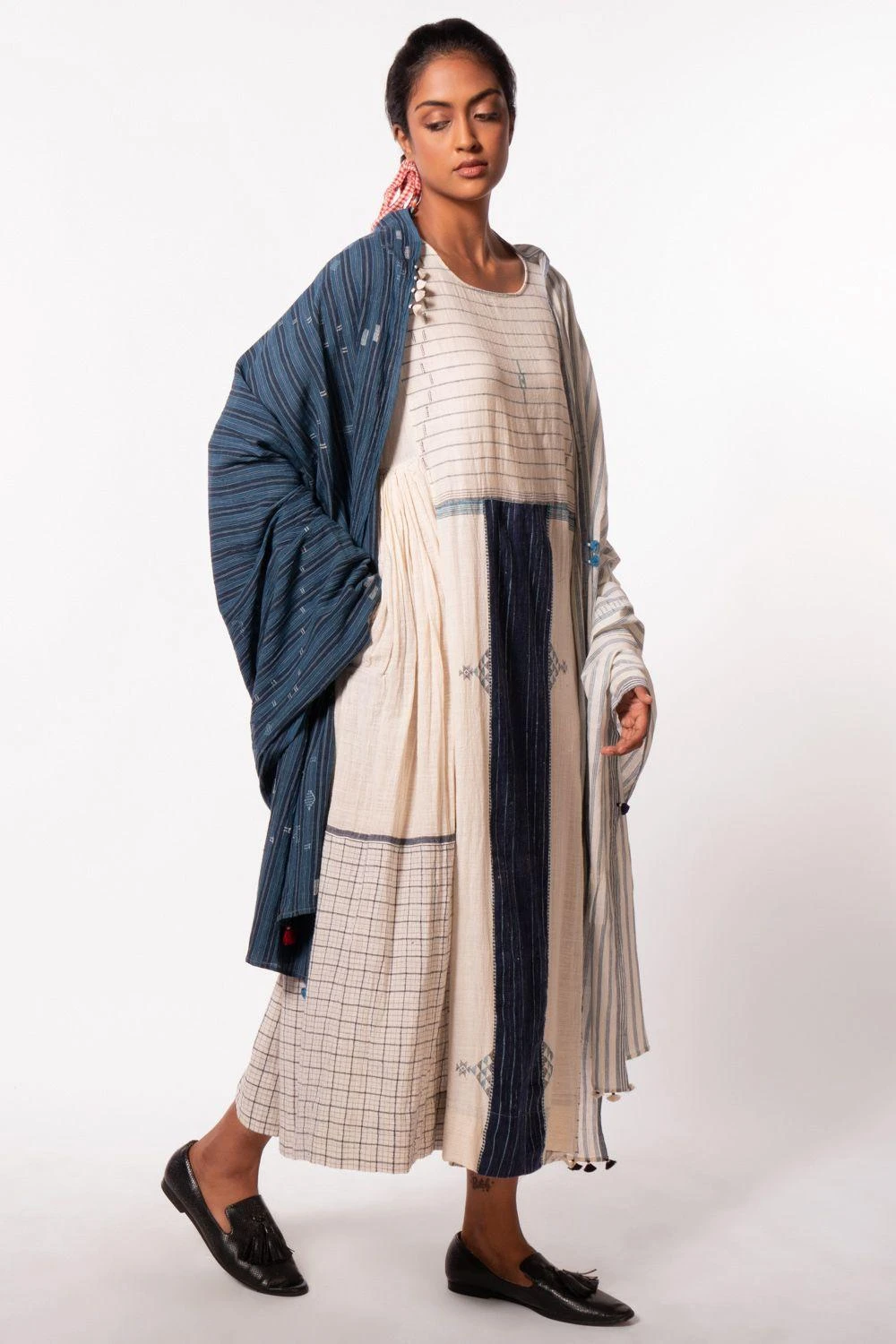 Injiri White & Blue Printed Scarf 3 Injiri White & Blue Printed Scarf