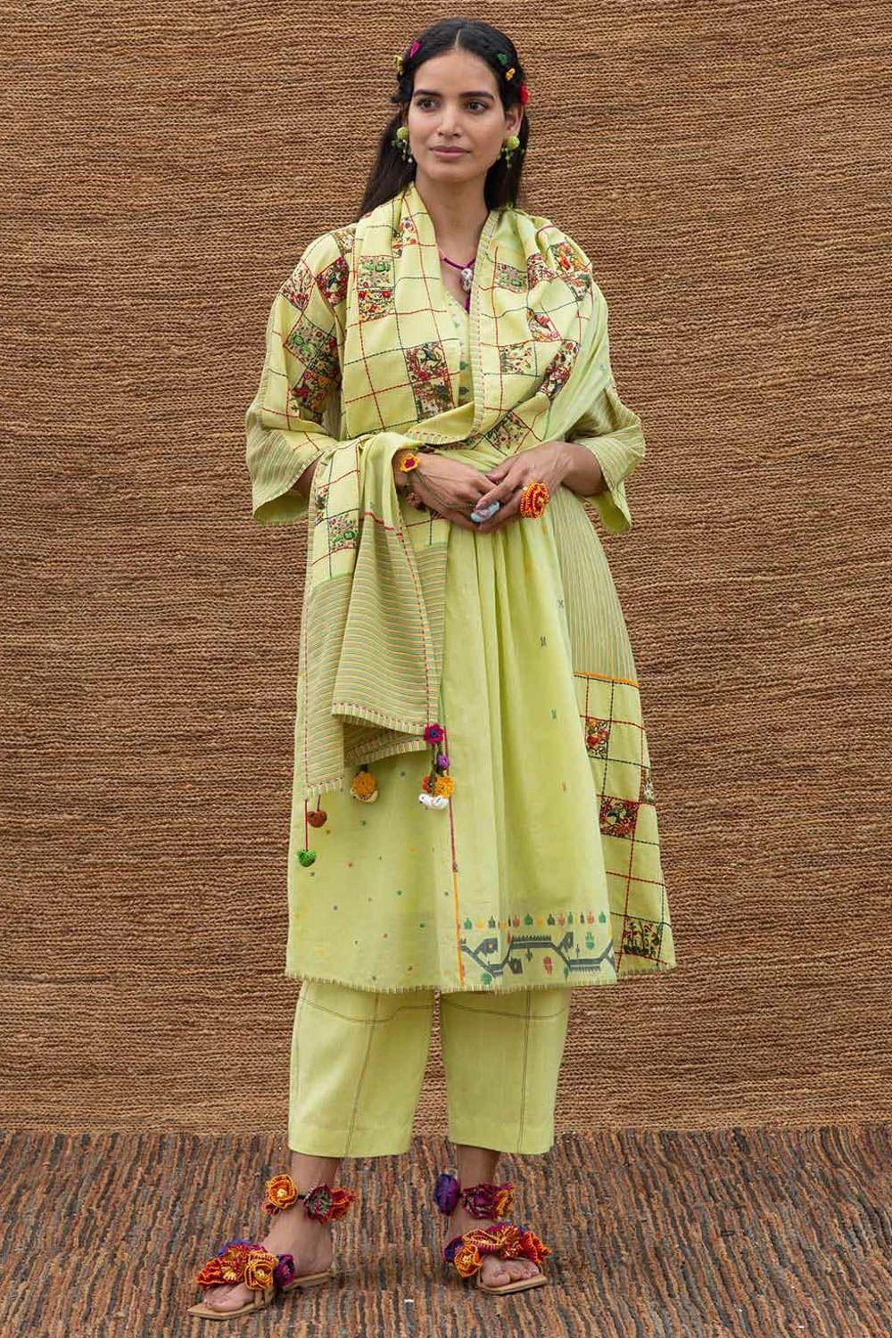 Sunira Designs Green Heavy Embroidered Stole 4 Sunira Designs Green Heavy Embroidered Stole - Image 2