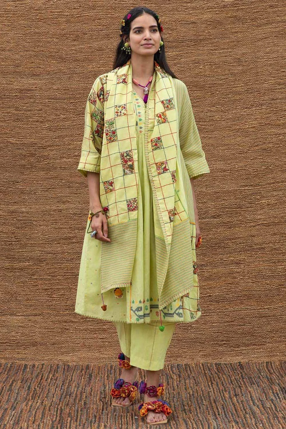 Sunira Designs Green Heavy Embroidered Stole 8 Sunira Designs Green Heavy Embroidered Stole - Image 6