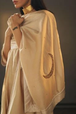 Shorshe Beige Chanderi Stole With Zardosi Embroidery -Deals Toggora Store stl chand beg chnd 3