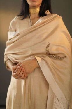 Shorshe Beige Chanderi Stole With Zardosi Embroidery -Deals Toggora Store stl chand beg chnd 4