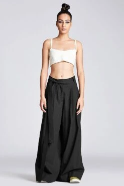 Chola Pleated Black Trousers With Belt